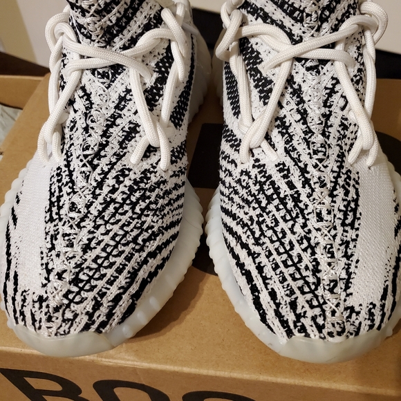 YEEZY BOOST 350 V2 main image 8